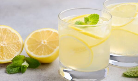 柠檬泡水喝有什么作用与功效 六大好处