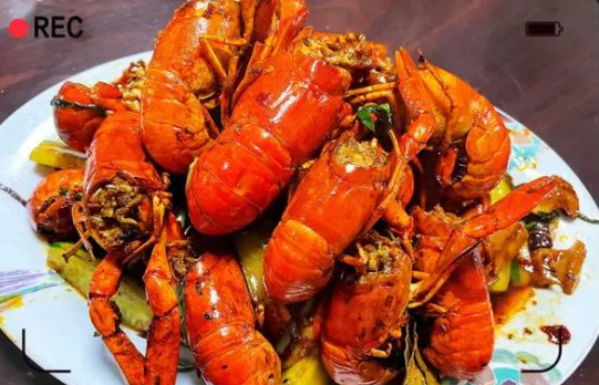 龙虾怎么做好吃又简单？大家都知道小龙虾很好吃，但很多人却不会做，今天小编就借此机会给大家分享6种小龙虾的做法，麻辣鲜香，好吃过瘾，味道一点也不比饭店差!一起来看看吧。
