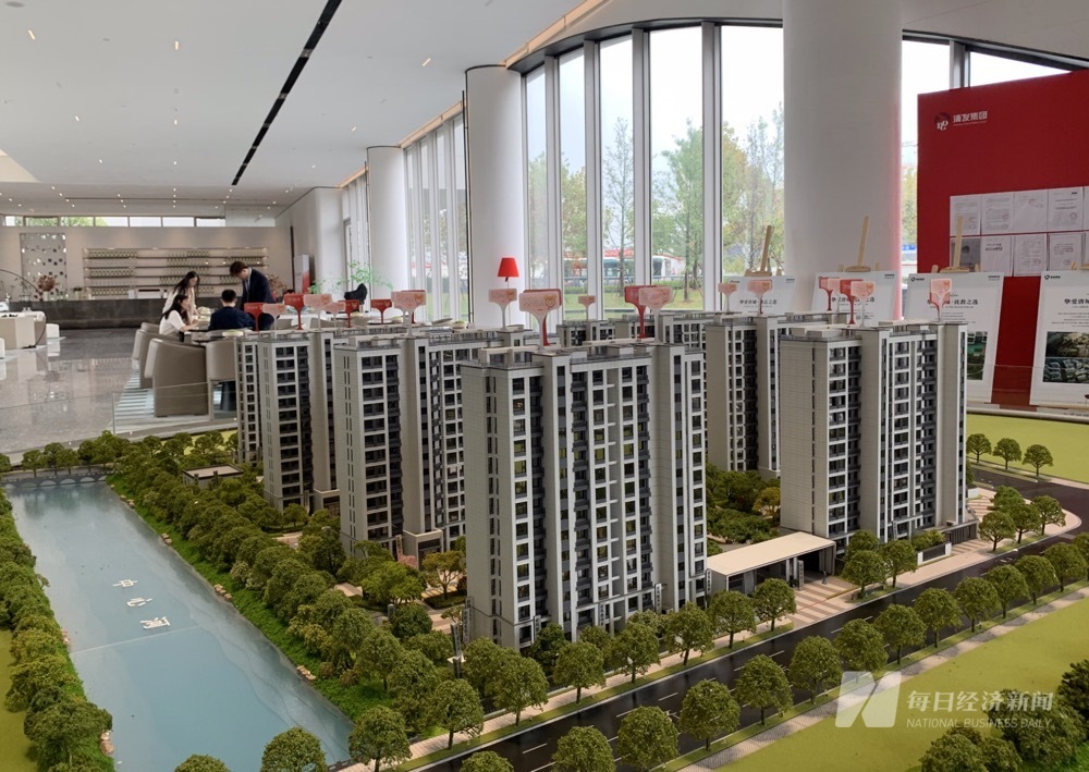 上海：新房成交数据坐上“过山车” 二手豪宅降价近600万挂牌